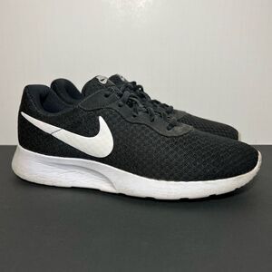 Womens NIKE Tanjun Black Running Shoes / Size 7.5